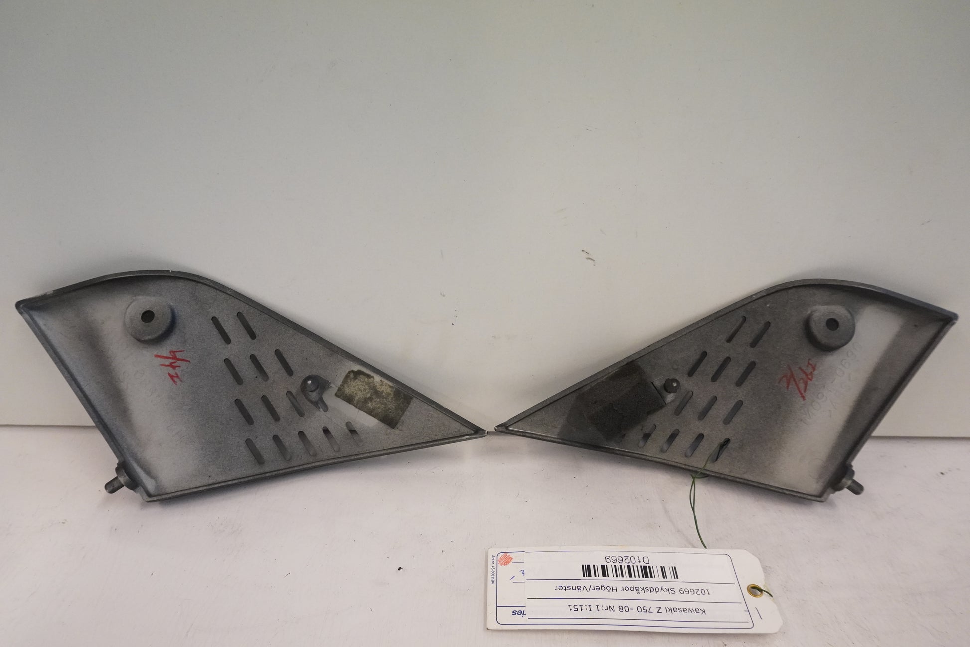 Baksidan på Skyddskåpor från en Kawasaki Z 750 -2008 motorcykel.