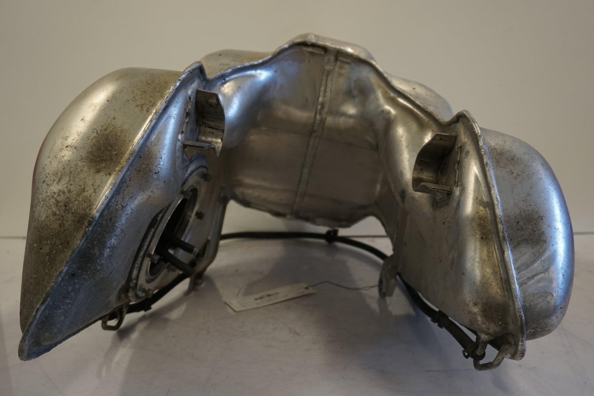 Vänster sida på Bensintank från en BMW R 1100 S -1999 motorcykel.