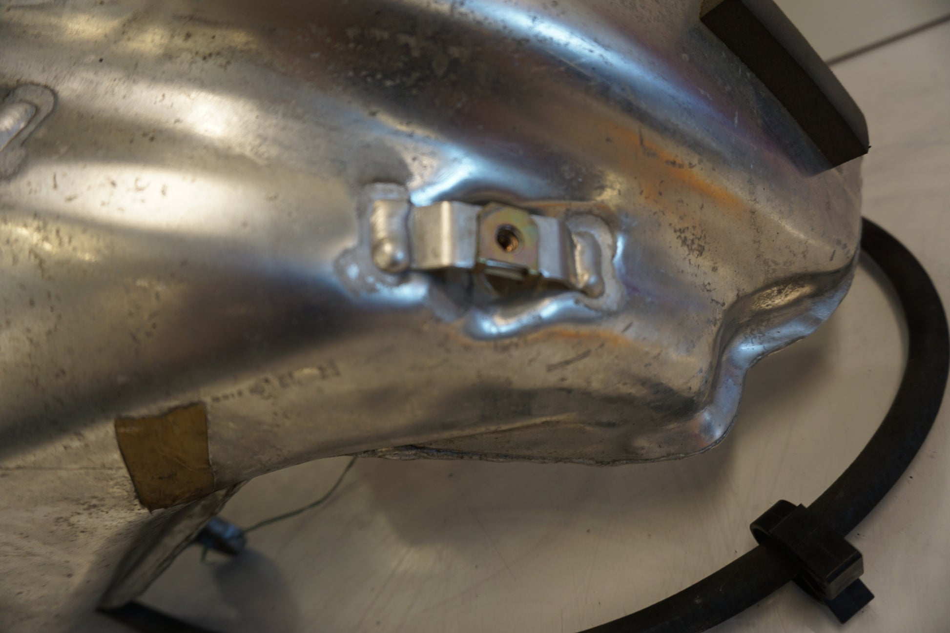 Extrabild1 på Bensintank från en BMW R 1100 S -1999 motorcykel.