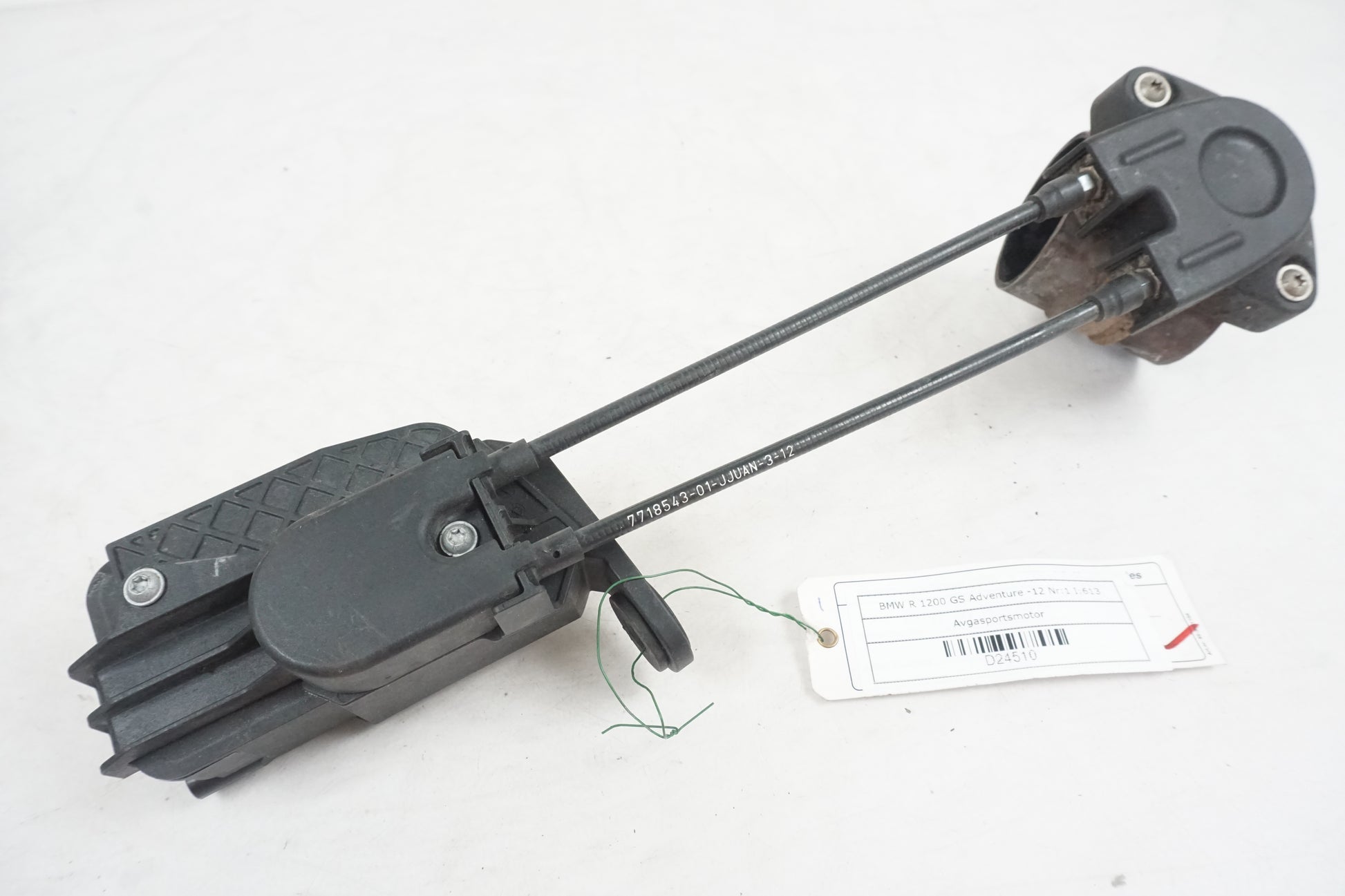 Framsidan på Avgasspjällmotor från en BMW R 1200 GSA -2012 motorcykel.