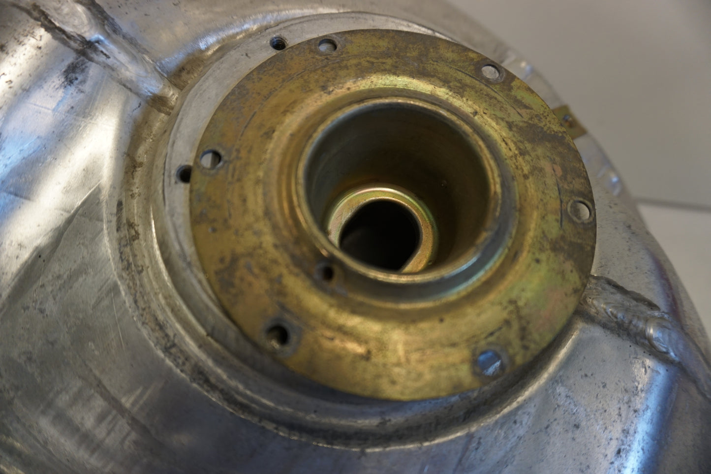 Extrabild2 på Bensintank från en BMW R 1100 S -1999 motorcykel.