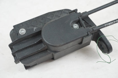 Baksidan på Avgasspjällmotor från en BMW R 1200 GSA -2012 motorcykel.