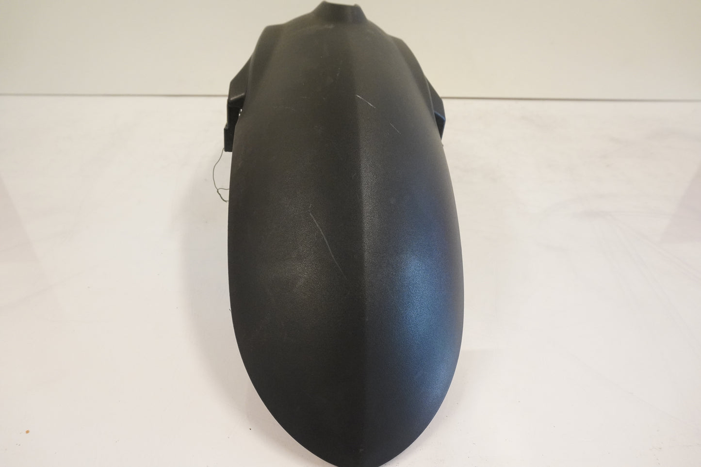 Vänster sida på Framskärm från en BMW K 1200 R -2006 motorcykel.