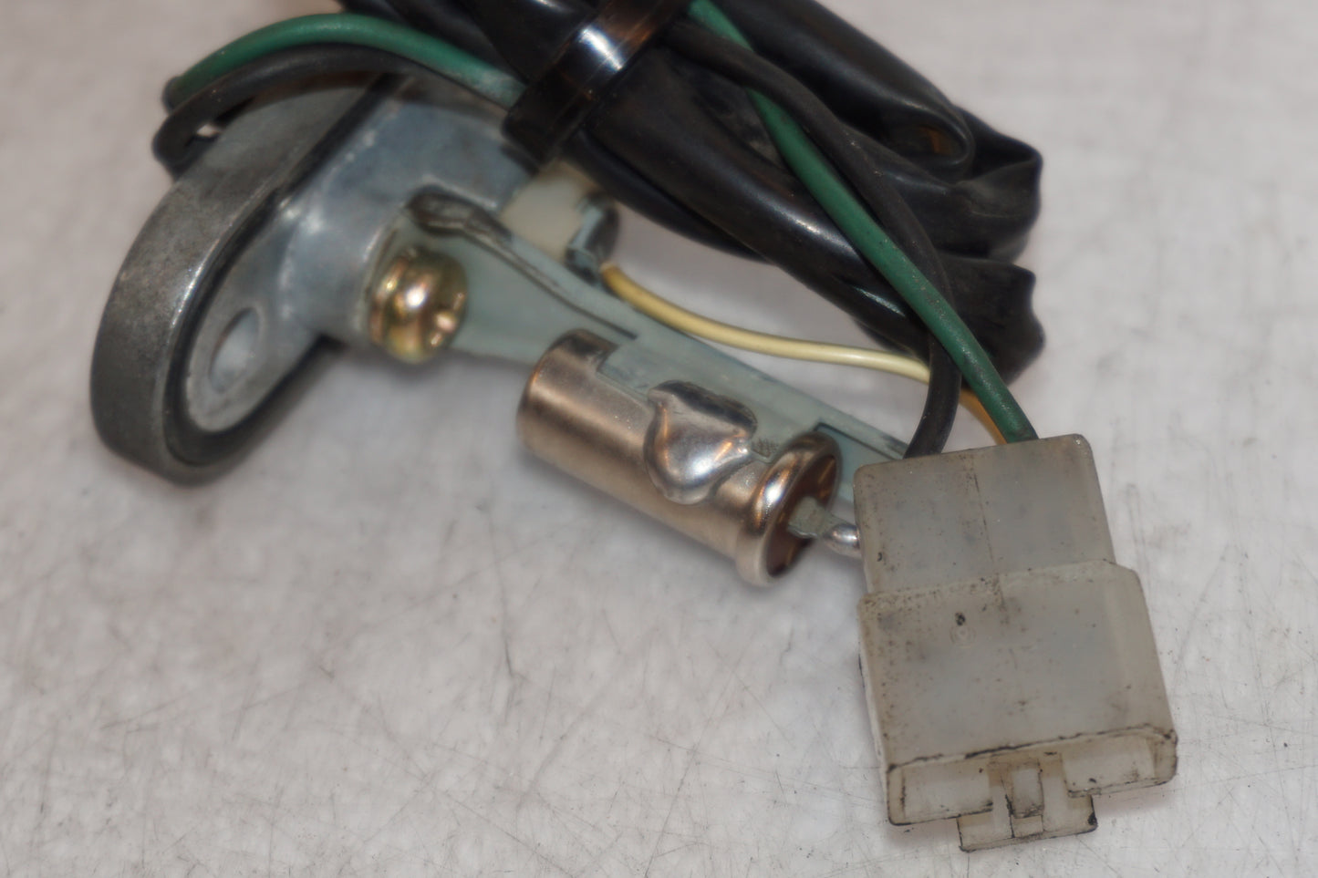 Snett nerifrån på Bensintankgivare från en Yamaha XV 1100 -1993 motorcykel.