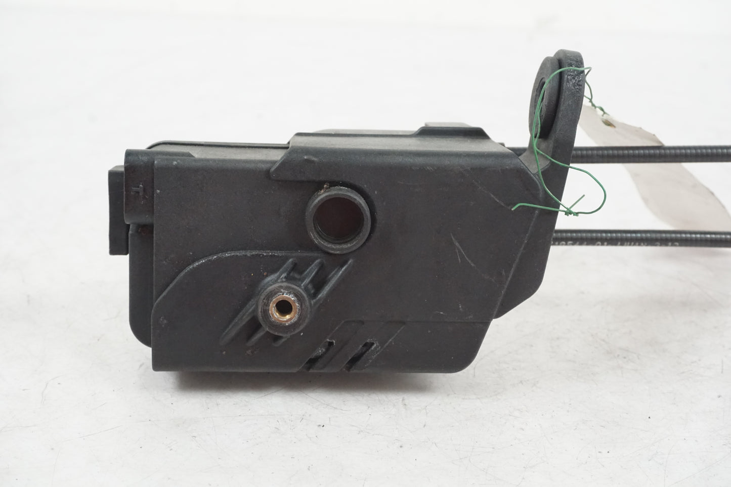 Snett nerifrån på Avgasspjällmotor från en BMW R 1200 GSA -2012 motorcykel.