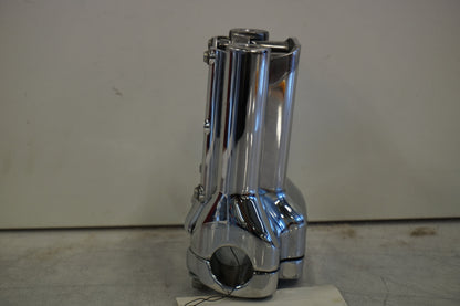 Vänster sida på Styrfäste från en H-D Sportster 1200 XL1200C -1999 motorcykel.