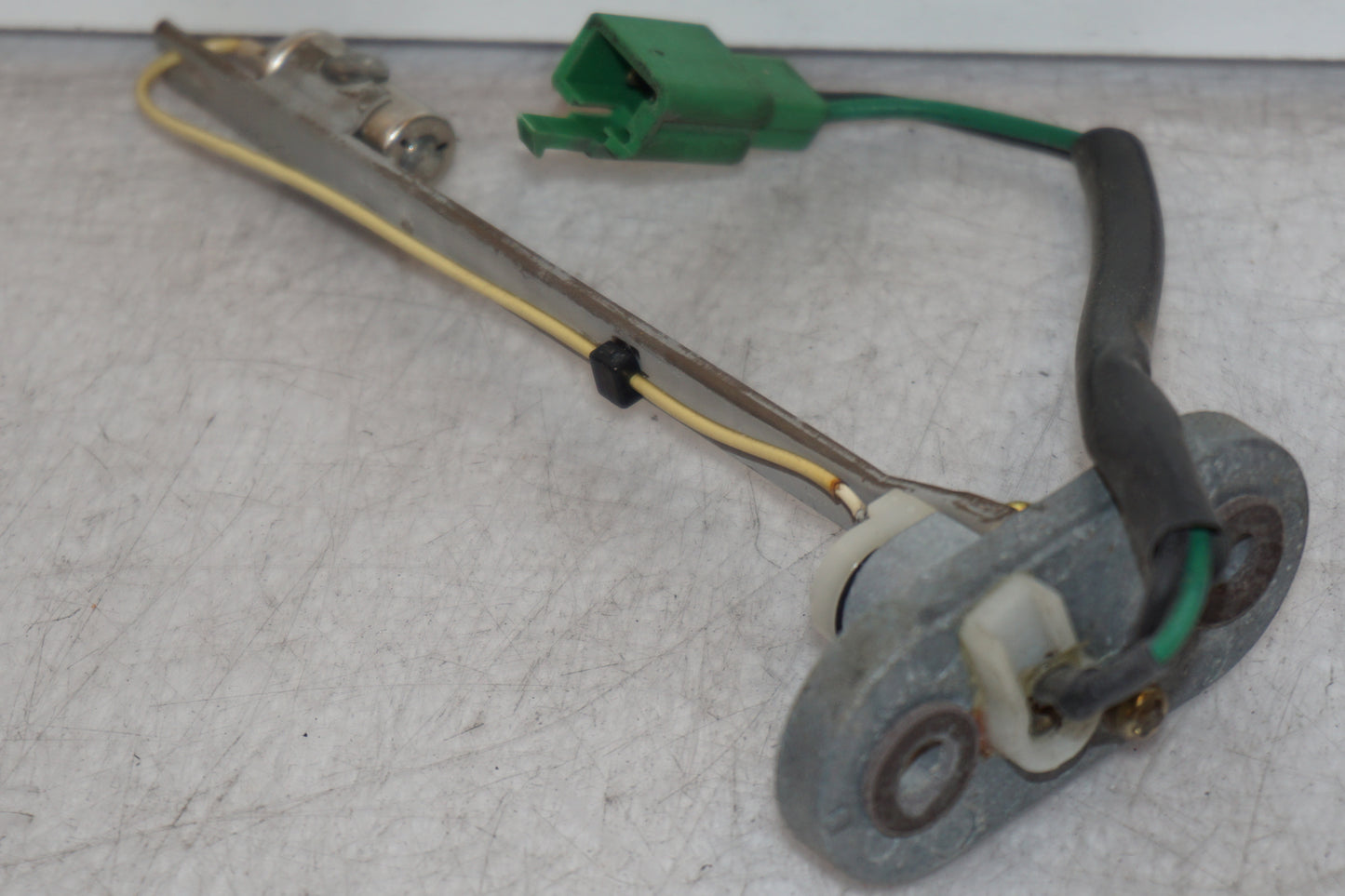 Framsidan på Bensintankgivare från en Yamaha YZF 1000 R -1997 motorcykel.