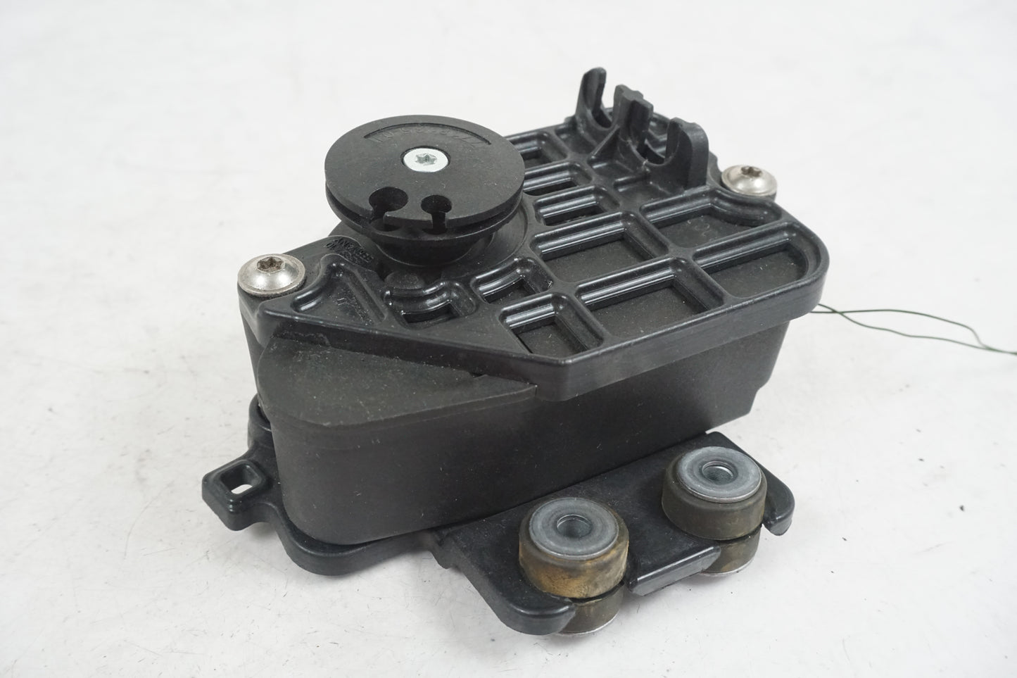 Framsidan på Avgasspjällmotor från en BMW S 1000 RR -2013 motorcykel.