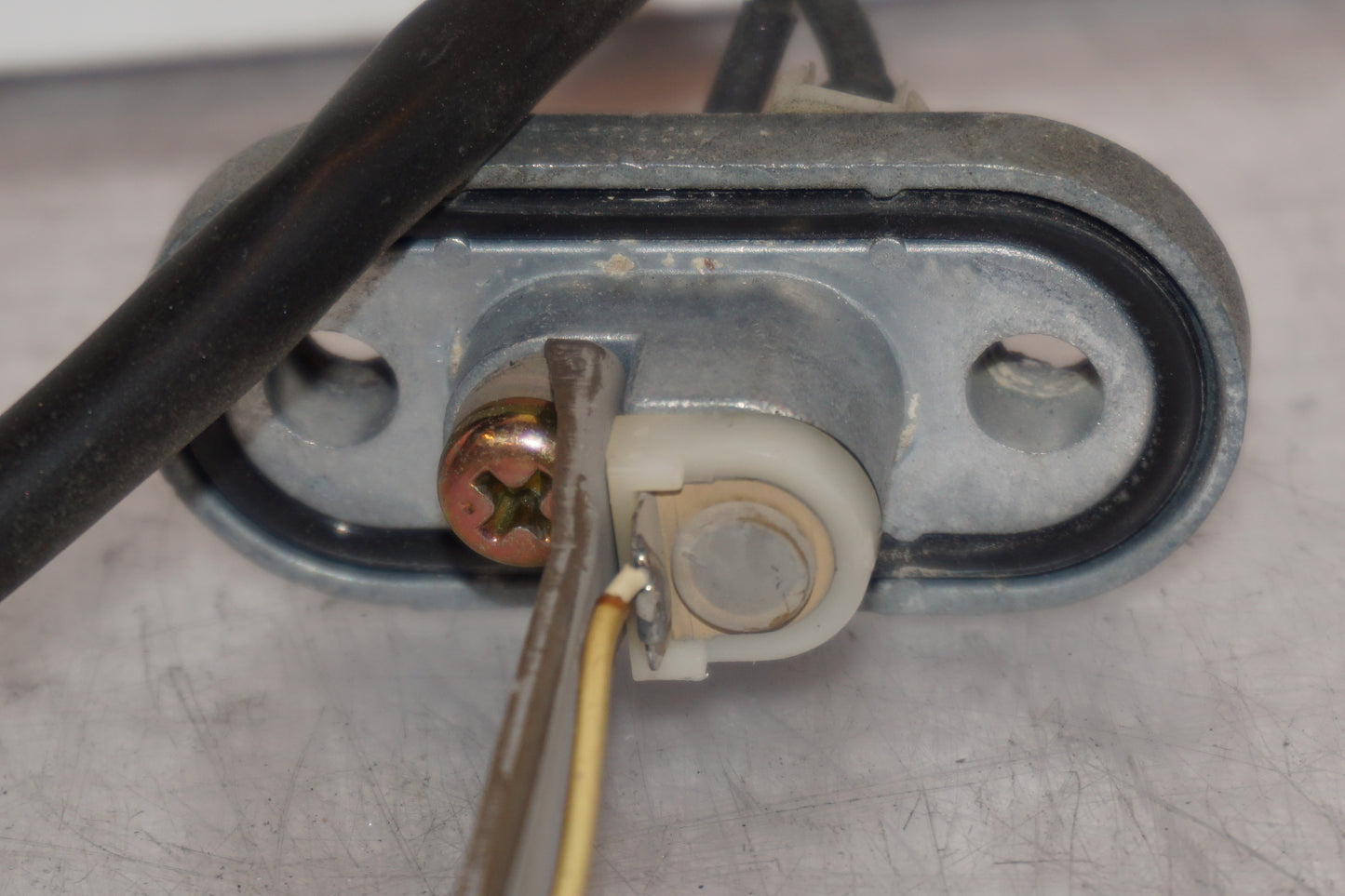 Snett uppifrån på Bensintankgivare från en Yamaha YZF 1000 R -1997 motorcykel.