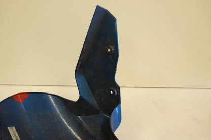 Snett nerifrån på Framskärm från en BMW S 1000 RR -2010 motorcykel.