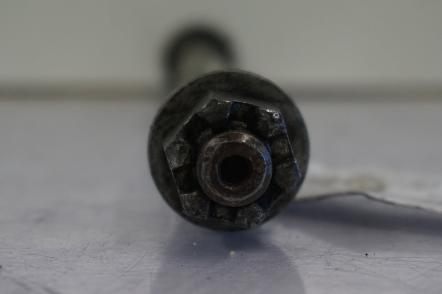 Baksidan på Axel från en H-D Dyna Super Glide FXD -1997 motorcykel.