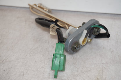 Framsidan på Bensintankgivare från en Yamaha YZF R6 -2001 motorcykel.