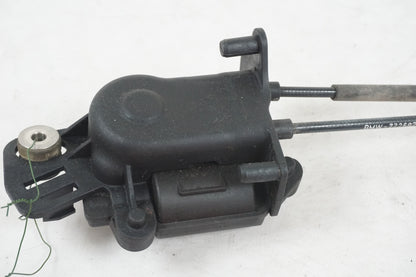 Baksidan på Avgasspjällmotor från en BMW R 1200 GSA -2014 motorcykel.