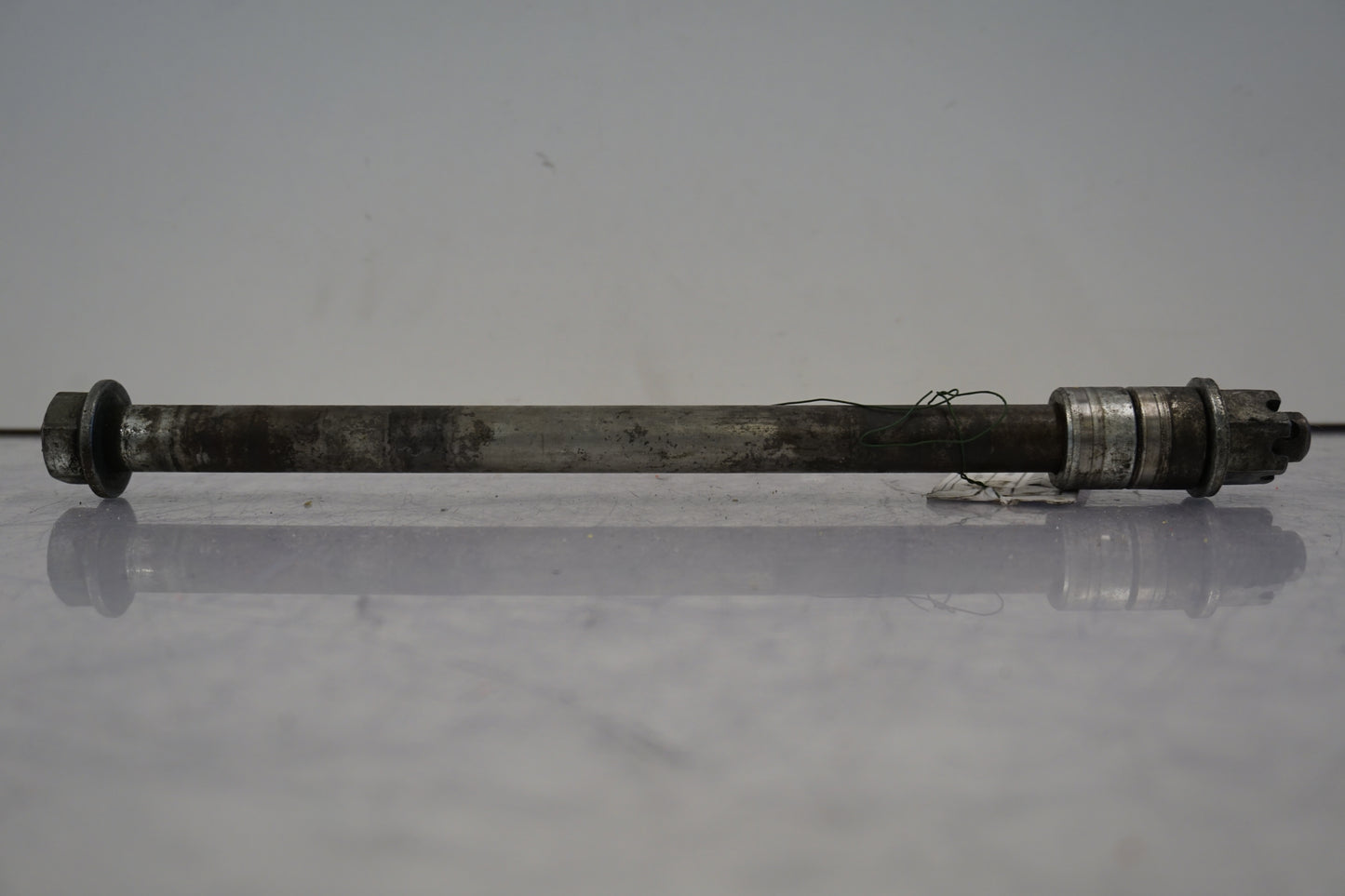 Höger sida på Axel från en H-D Dyna Super Glide FXD -1997 motorcykel.