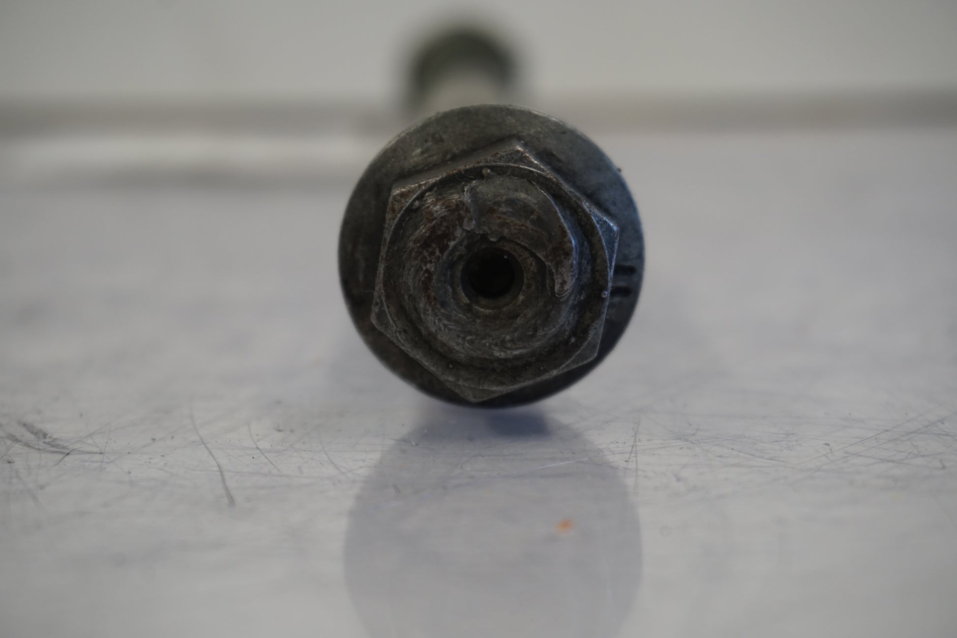 Vänster sida på Axel från en H-D Dyna Super Glide FXD -1997 motorcykel.