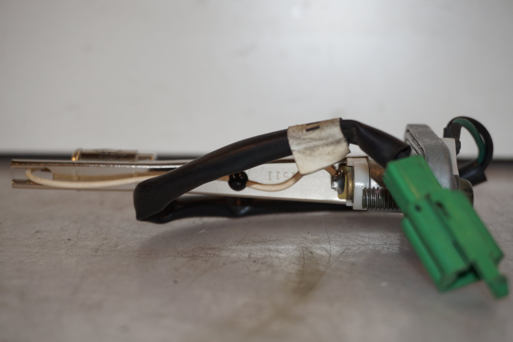 Höger sida på Bensintankgivare från en Yamaha YZF R6 -2001 motorcykel.