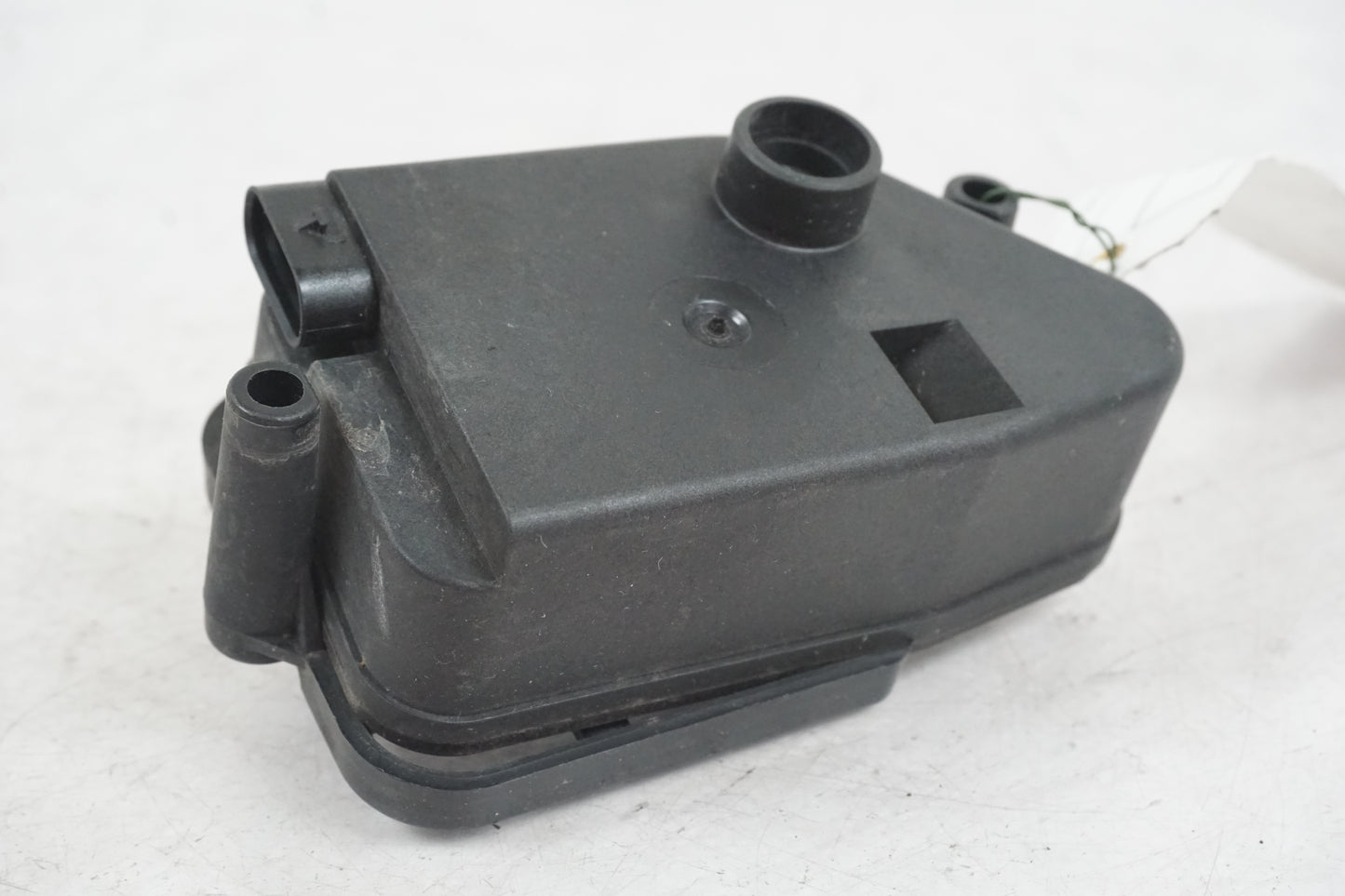 Framsidan på Avgasspjällmotor från en BMW S 1000 RR -2011 motorcykel.