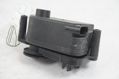 Baksidan på Avgasspjällmotor från en BMW S 1000 RR -2011 motorcykel.