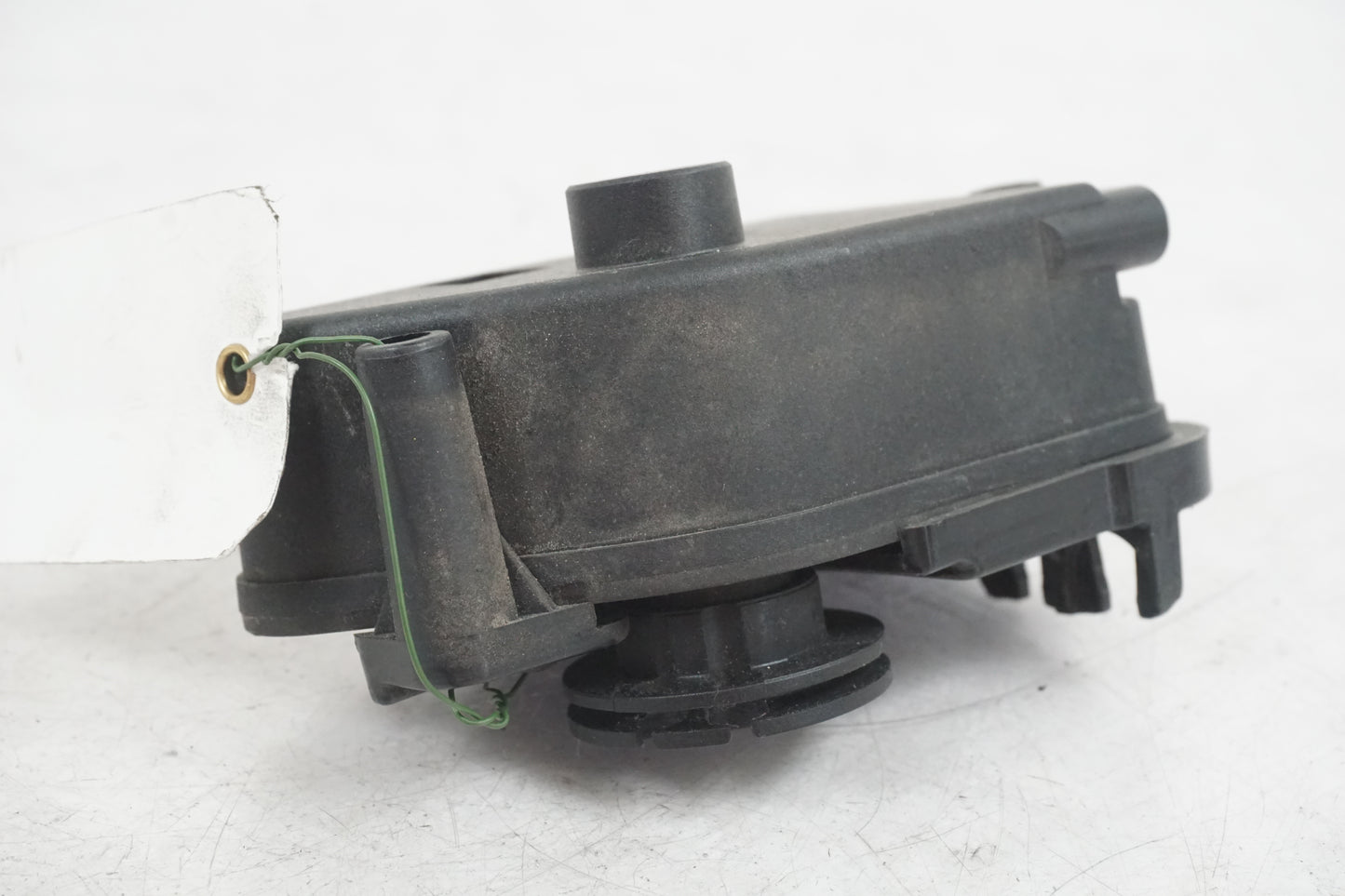 Höger sida på Avgasspjällmotor från en BMW S 1000 RR -2011 motorcykel.