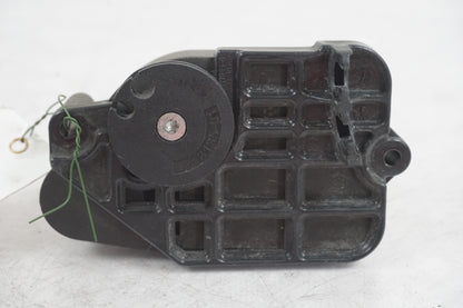 Vänster sida på Avgasspjällmotor från en BMW S 1000 RR -2011 motorcykel.