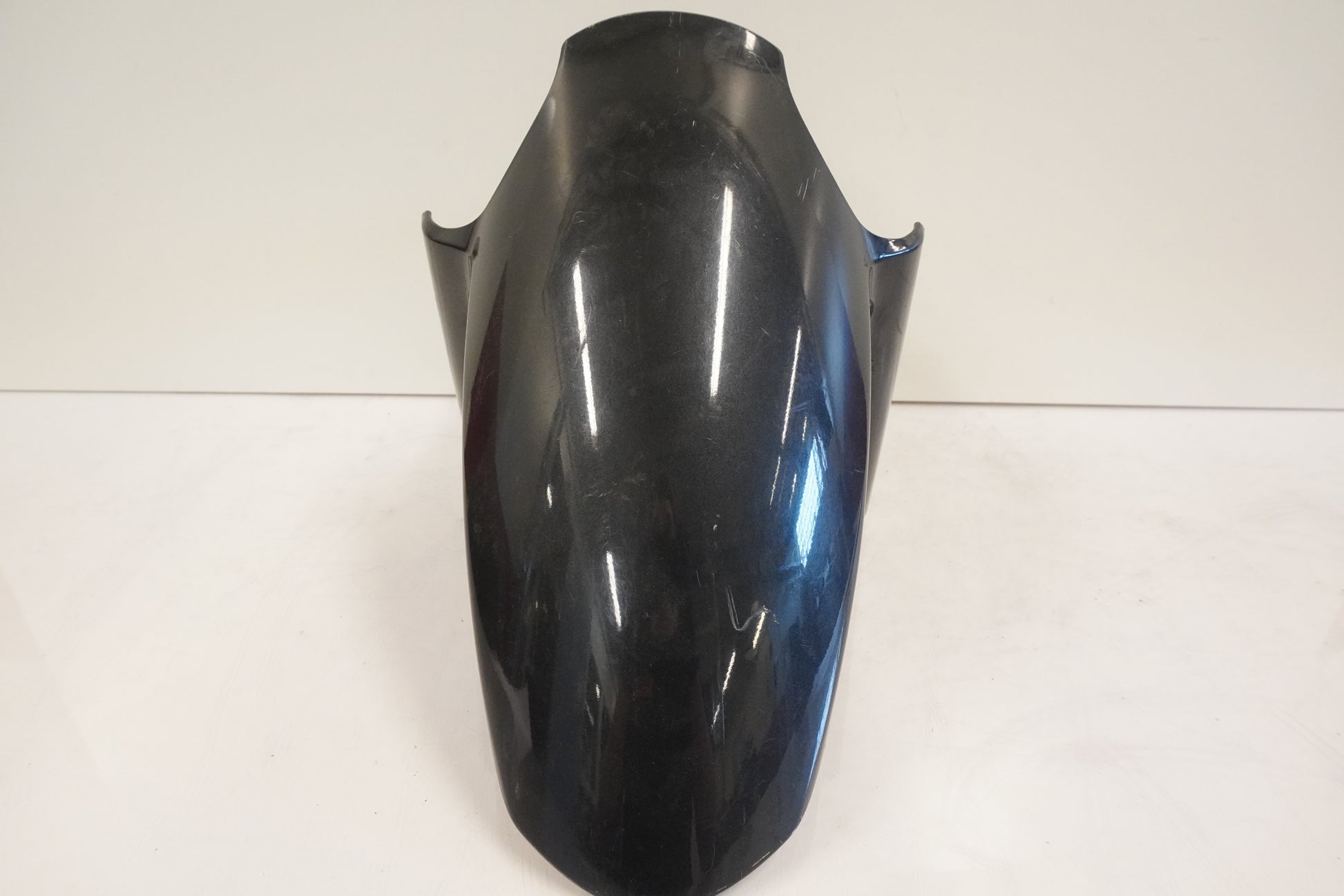 Baksidan på Framskärm från en BMW F 650 CS -2003 motorcykel.