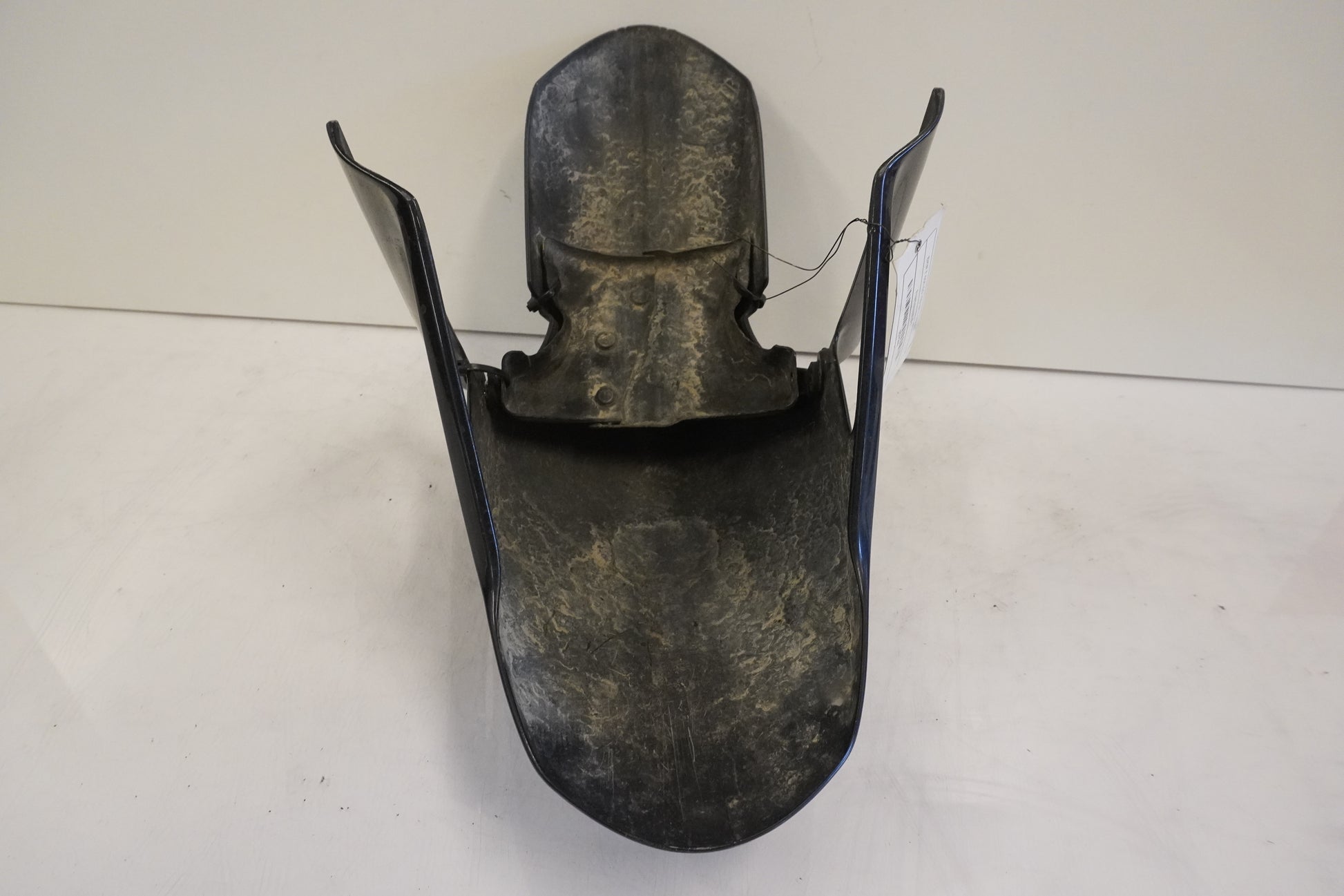 Snett uppifrån på Framskärm från en BMW F 650 CS -2003 motorcykel.