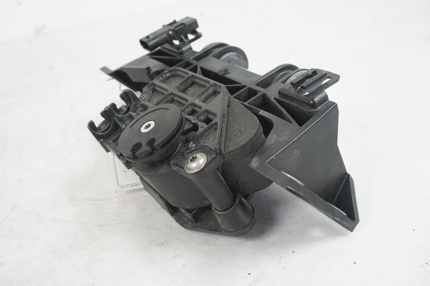 Höger sida på Avgasspjällmotor från en BMW S 1000 RR -2011 motorcykel.