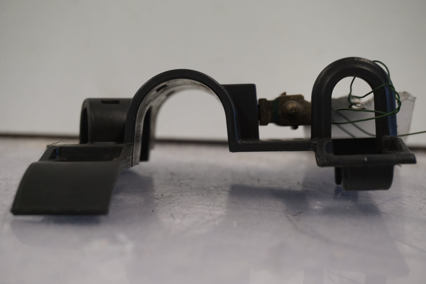 Vänster sida på Temperatursensor från en H-D Street Glide FLHX -2015 motorcykel.