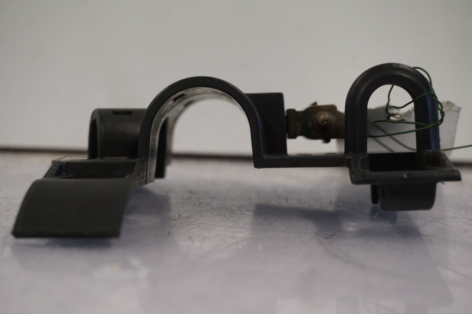 Vänster sida på Temperatursensor från en H-D Street Glide FLHX -2015 motorcykel.