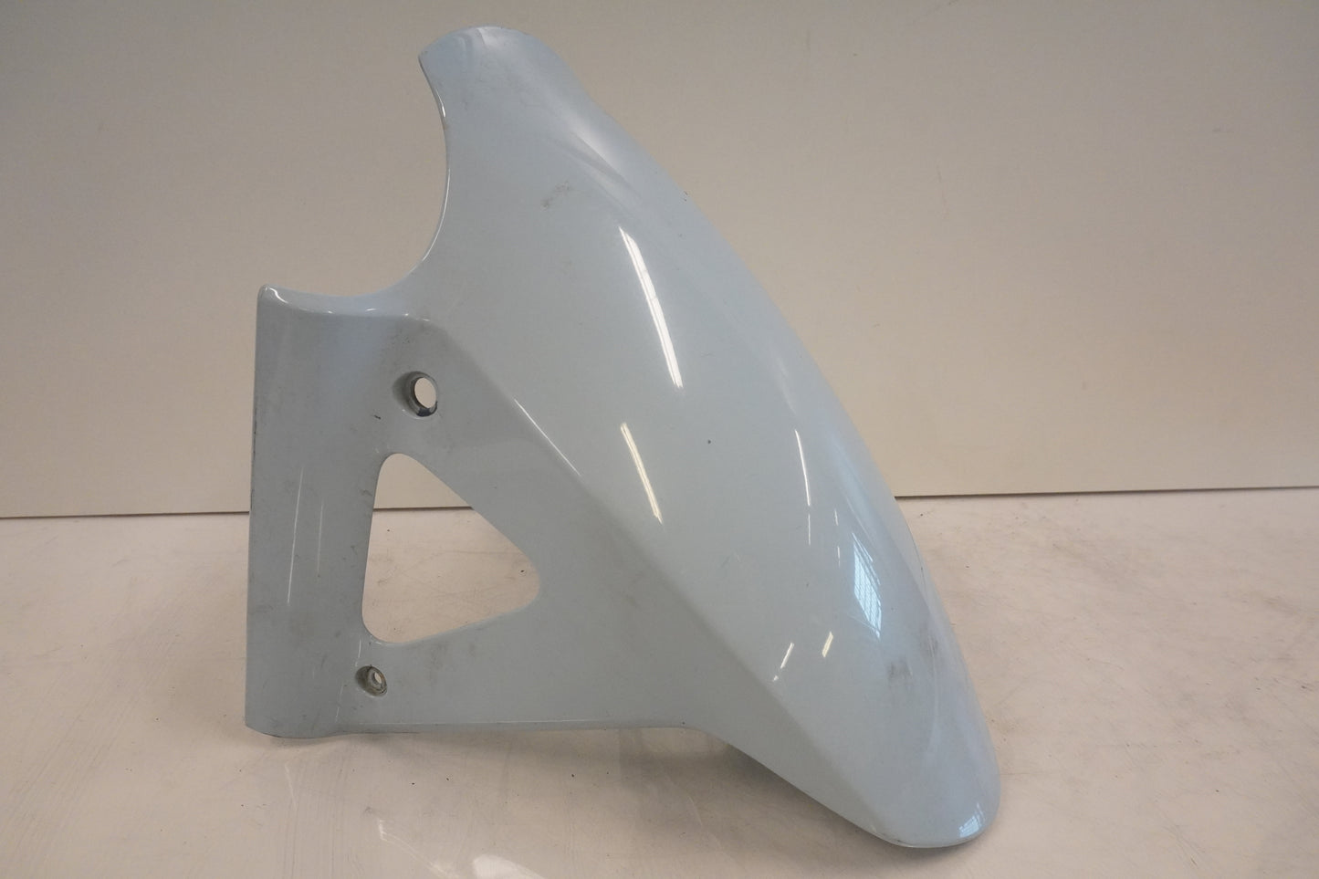 Baksidan på Framskärm från en BMW F 650 CS -2002 motorcykel.