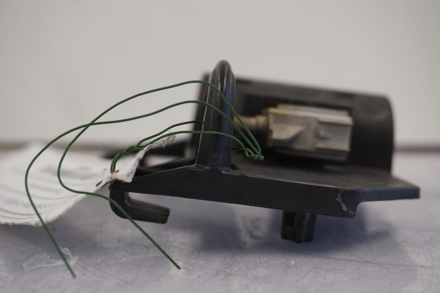 Snett uppifrån på Temperatursensor från en H-D Street Glide FLHX -2015 motorcykel.