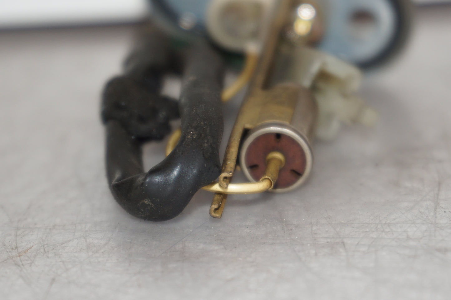 Snett uppifrån på Bensintankgivare från en Yamaha XV 535 -1988 motorcykel.