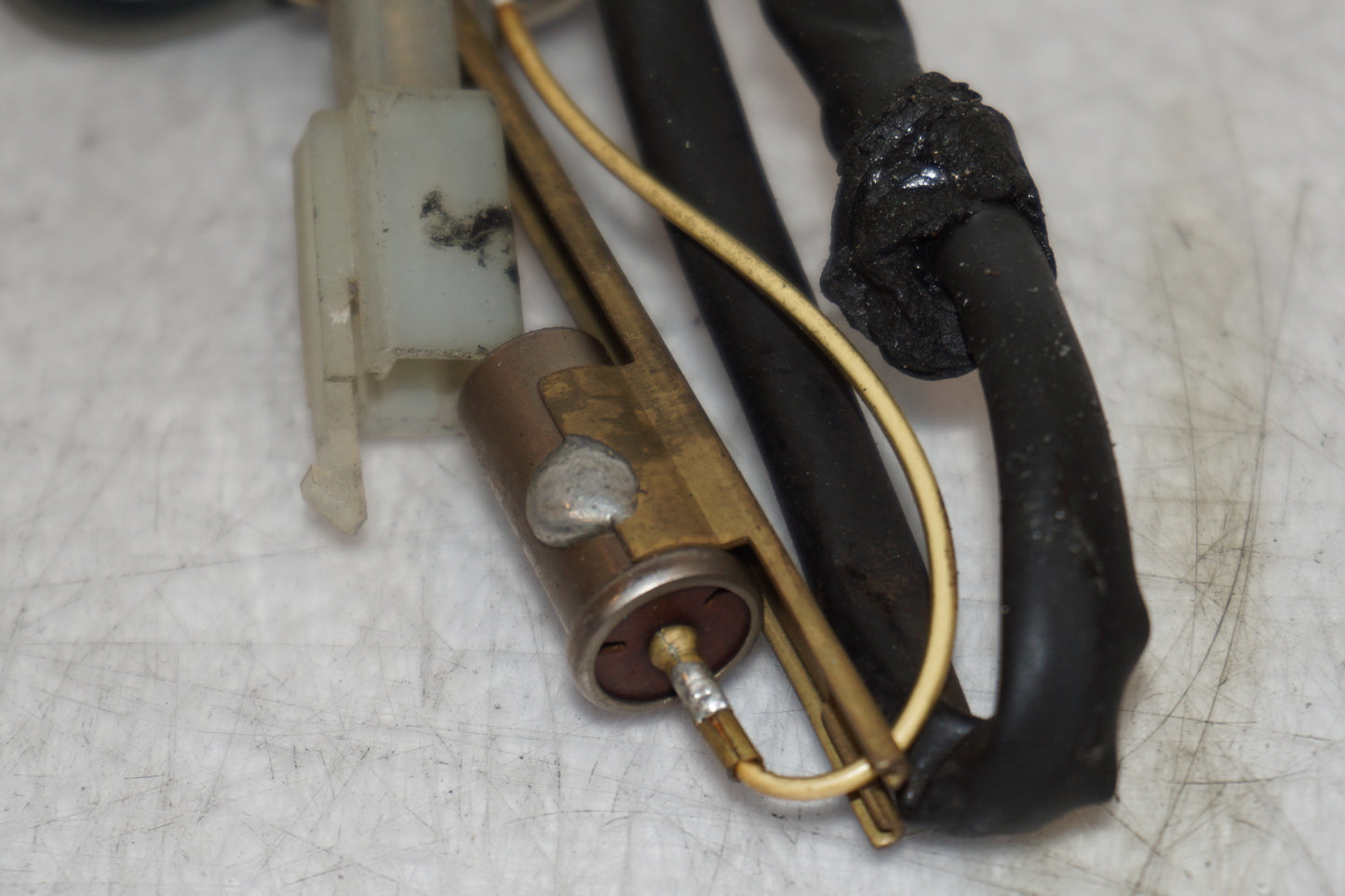 Extrabild2 på Bensintankgivare från en Yamaha XV 535 -1988 motorcykel.