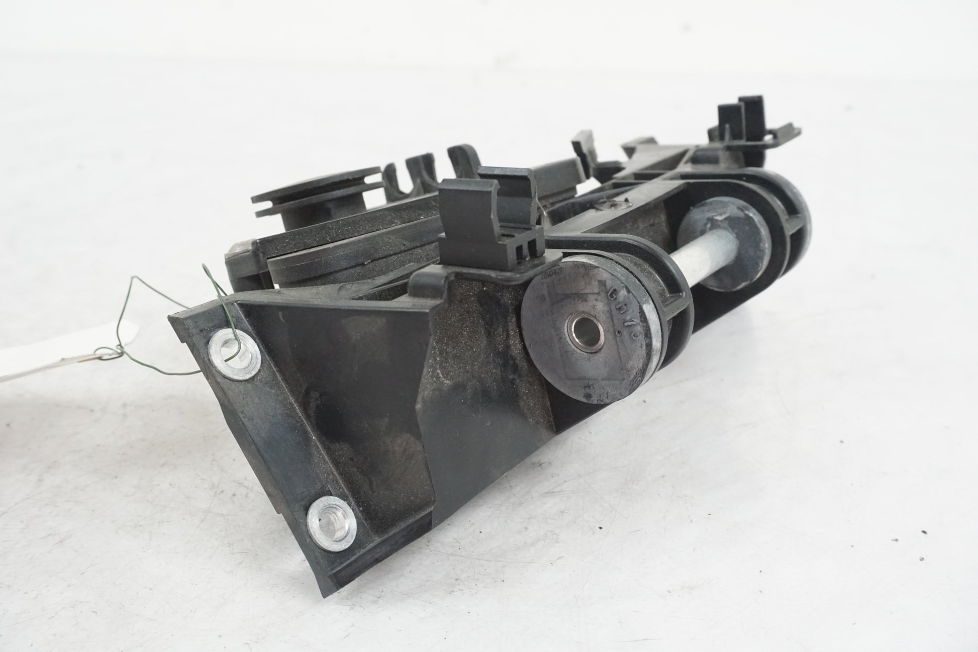 Vänster sida på Avgasspjällmotor från en BMW S 1000 RR -2010 motorcykel.