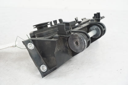 Vänster sida på Avgasspjällmotor från en BMW S 1000 RR -2010 motorcykel.