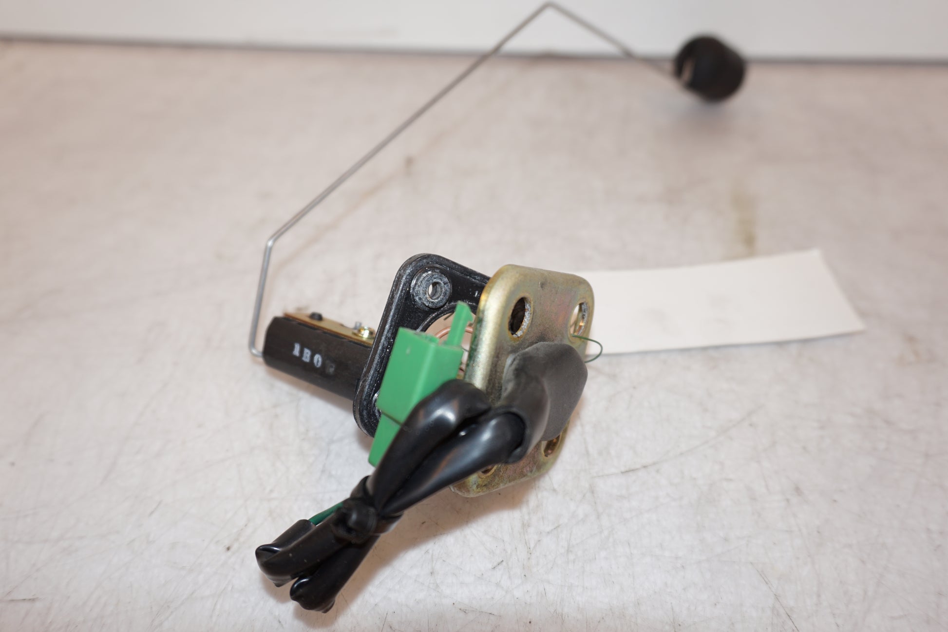 Framsidan på Bensintankgivare från en Yamaha XJR 1300 -2001 motorcykel.