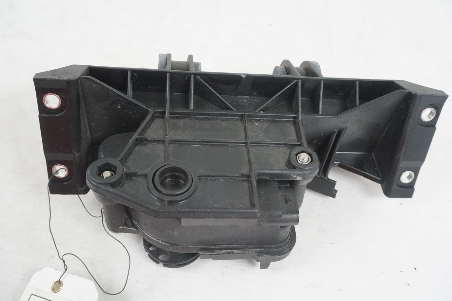 Snett nerifrån på Avgasspjällmotor från en BMW S 1000 RR -2010 motorcykel.