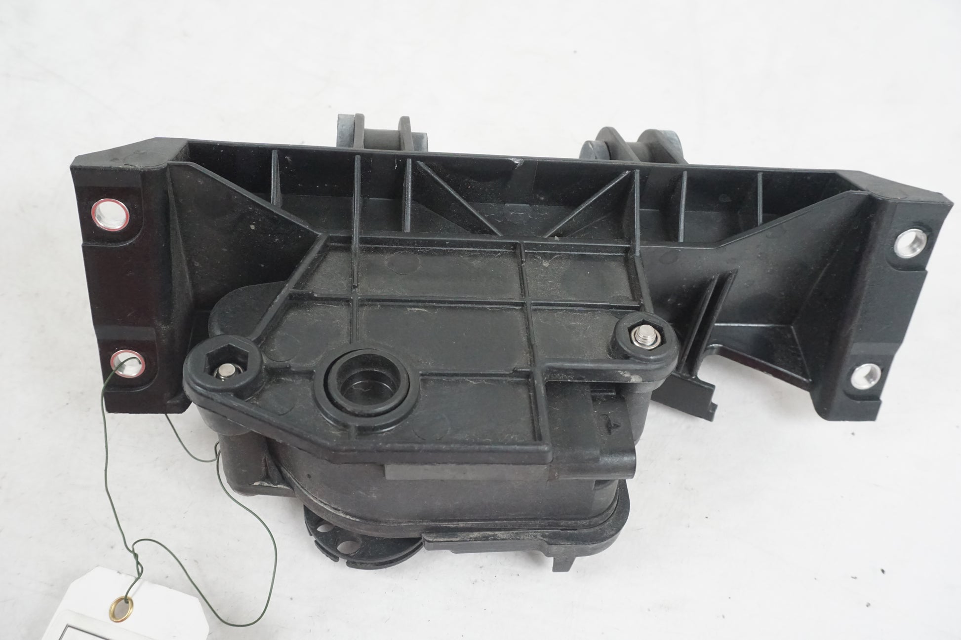 Snett nerifrån på Avgasspjällmotor från en BMW S 1000 RR -2010 motorcykel.