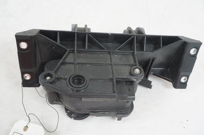 Snett nerifrån på Avgasspjällmotor från en BMW S 1000 RR -2010 motorcykel.