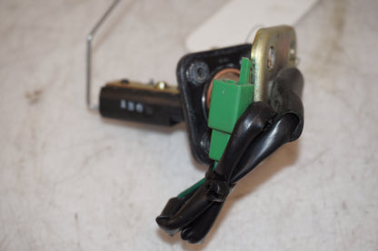 Baksidan på Bensintankgivare från en Yamaha XJR 1300 -2001 motorcykel.