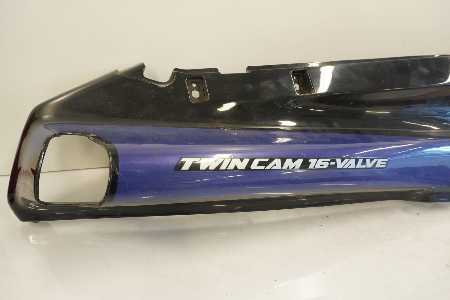 Framsidan på Bakvinge från en Kawasaki ZZR 1100 -1992 motorcykel.