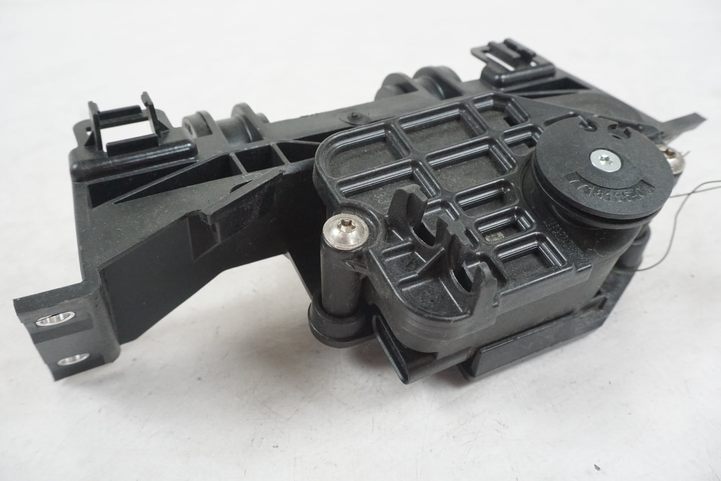 Framsidan på Avgasspjällmotor från en BMW S 1000 RR -2013 motorcykel.