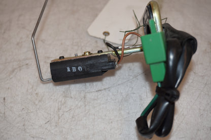 Vänster sida på Bensintankgivare från en Yamaha XJR 1300 -2001 motorcykel.