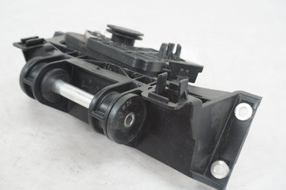 Höger sida på Avgasspjällmotor från en BMW S 1000 RR -2013 motorcykel.