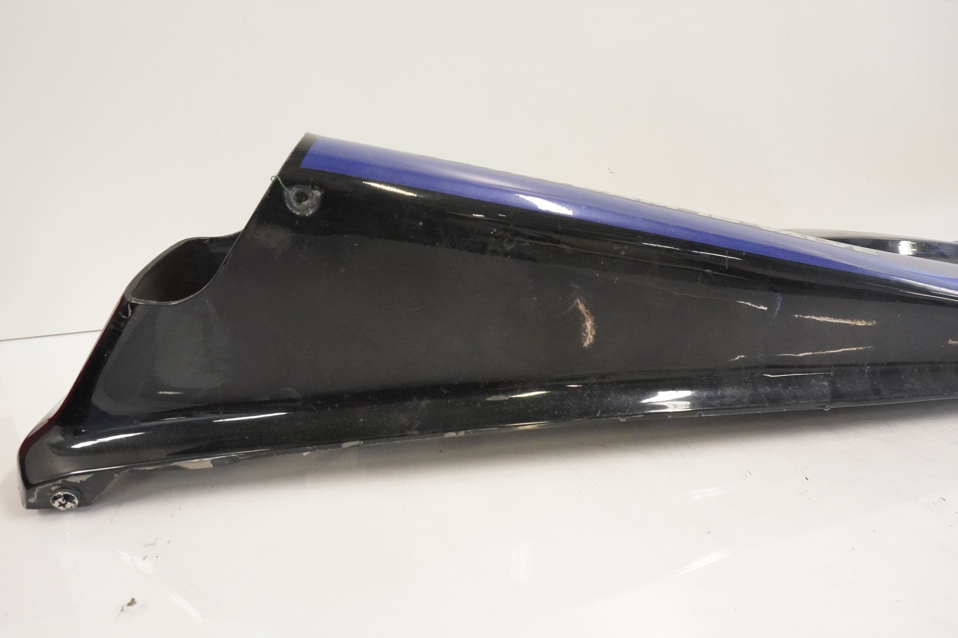 Vänster sida på Bakvinge från en Kawasaki ZZR 1100 -1992 motorcykel.