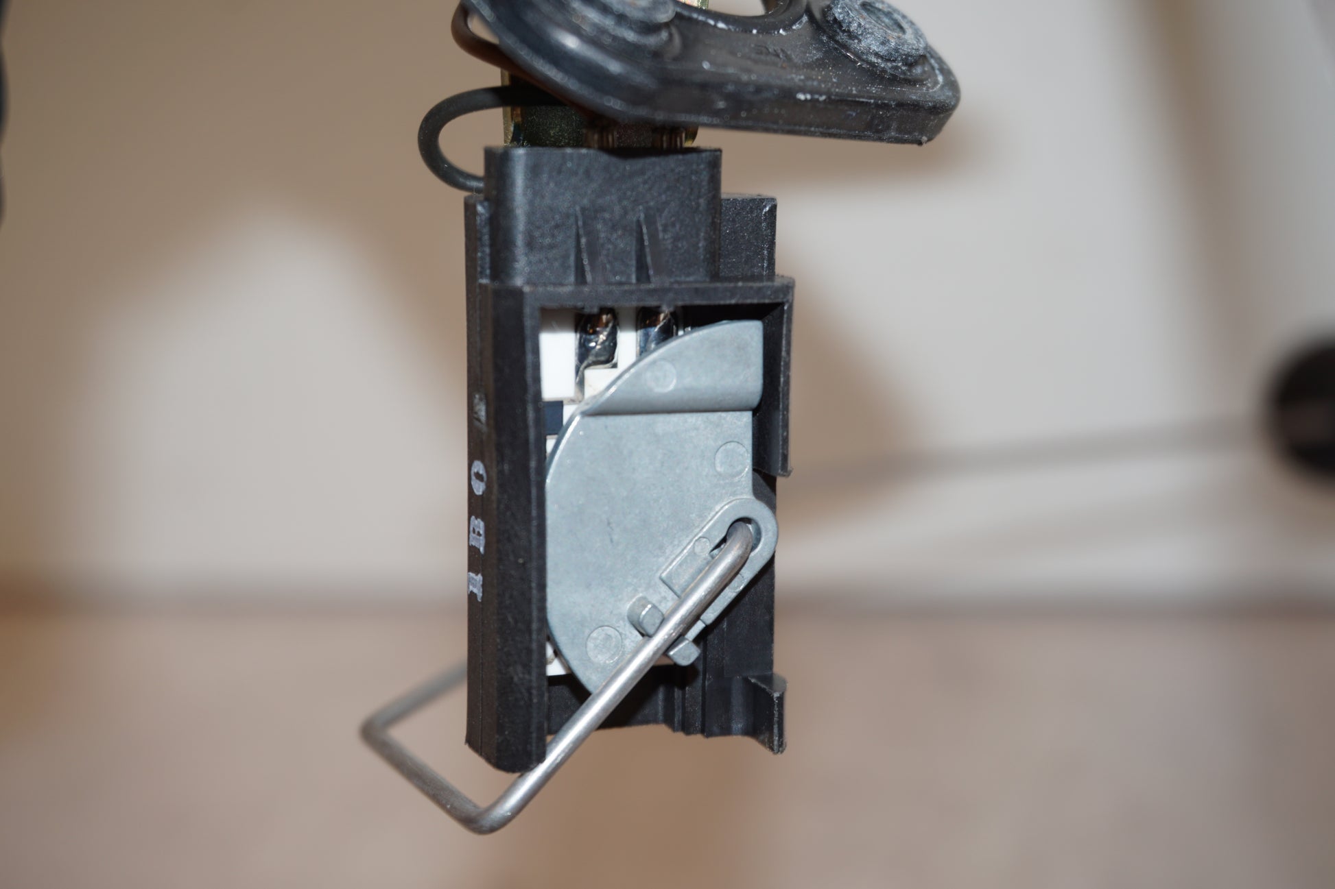 Extrabild3 på Bensintankgivare från en Yamaha XJR 1300 -2001 motorcykel.