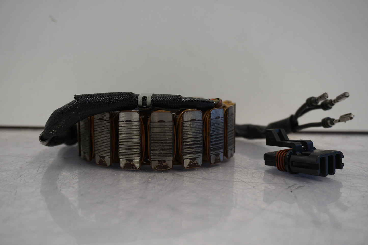 Baksidan på Generator från en H-D V-Rod 1130 -2006 motorcykel.