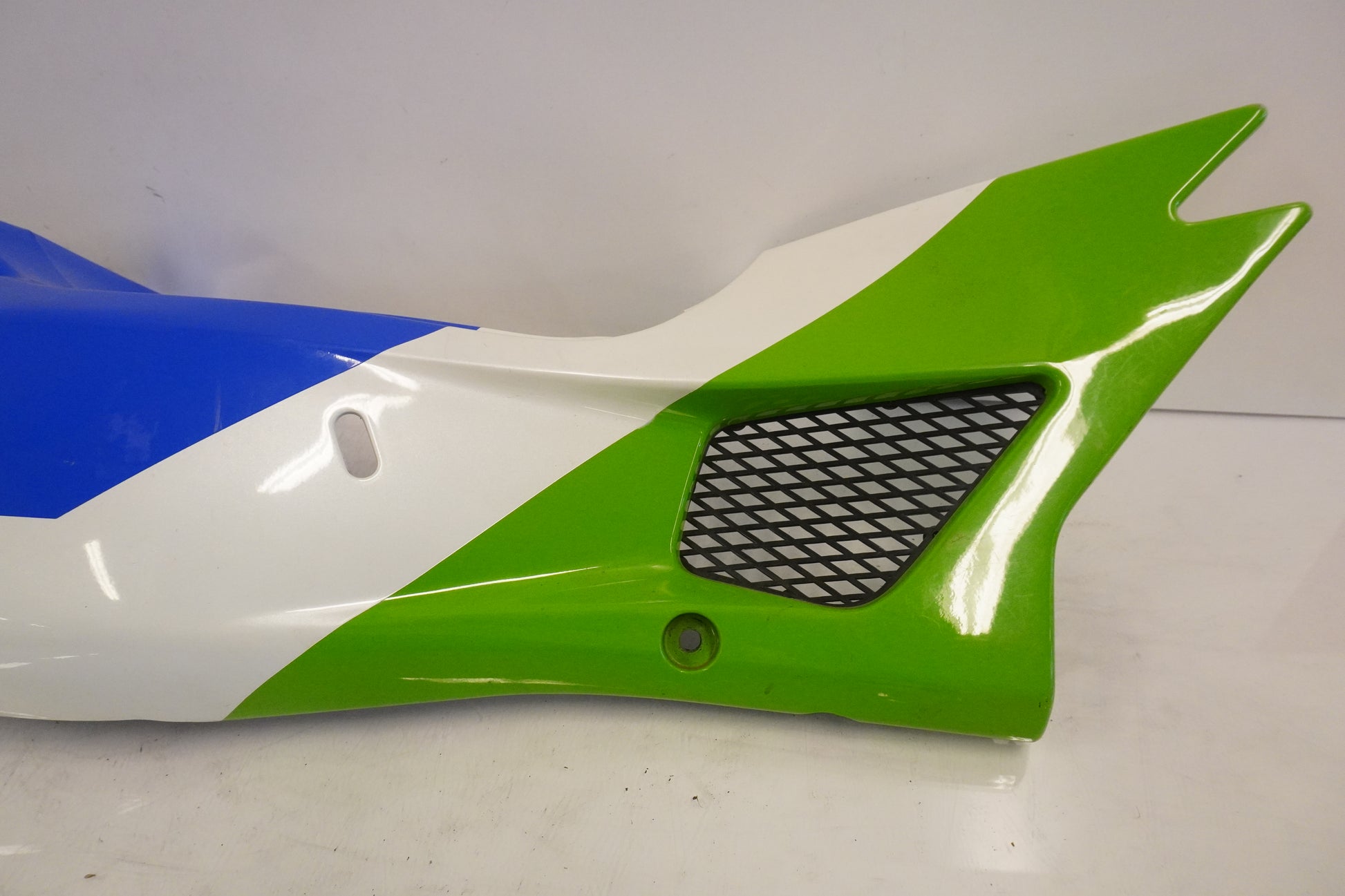 Baksidan på Bakvinge från en Kawasaki ZXR 400 -1992 motorcykel.