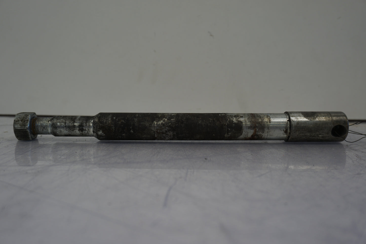 Framsidan på Axel från en H-D V-Rod 1130 -2006 motorcykel.