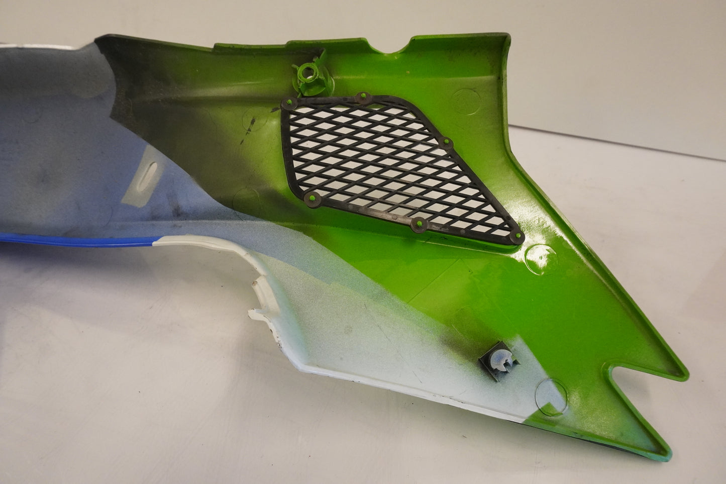 Snett uppifrån på Bakvinge från en Kawasaki ZXR 400 -1992 motorcykel.